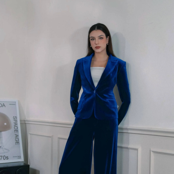 Atelier De La Hang Jackets & Blazers - Atelier De La Hang Cropped Blue Velvet Blazer S NWT